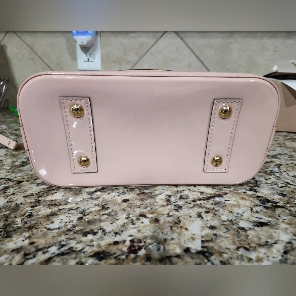 Louis Vuitton Pink Mini Bag with Structured Design and Metal Hardware - Picture 7 of 15